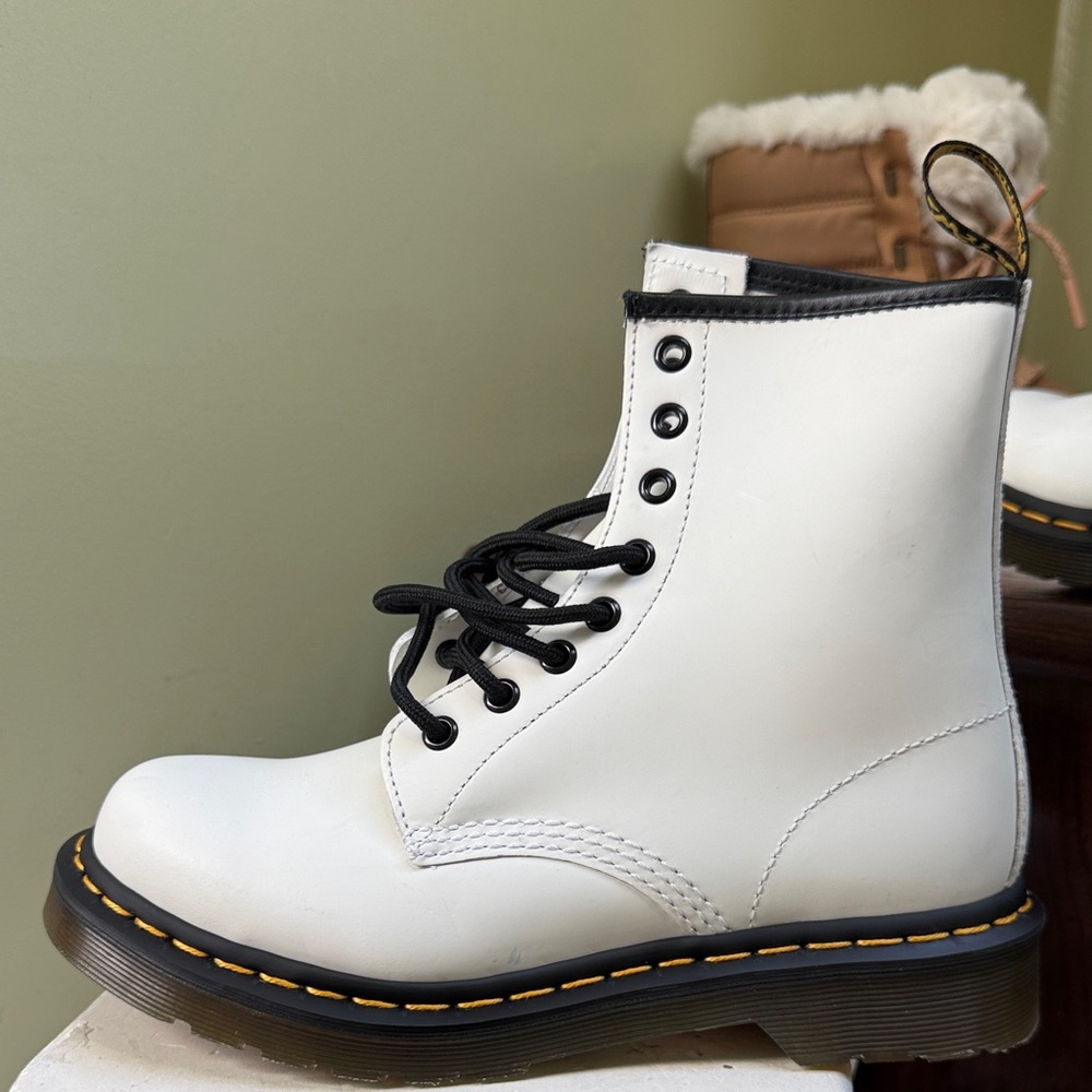 Dr. Martens White Combat Boots with Black Laces size 7 women H31N12